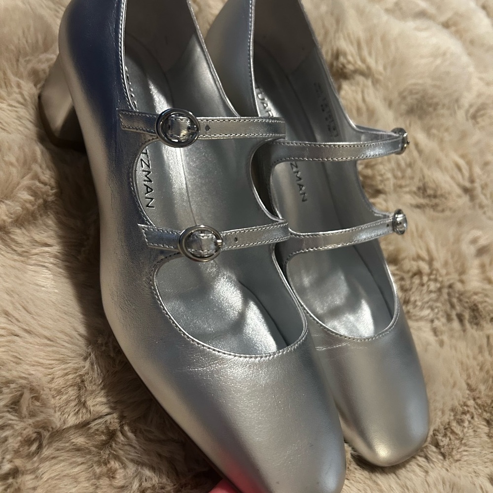 Stuart Weitzman - Picture 4 of 7